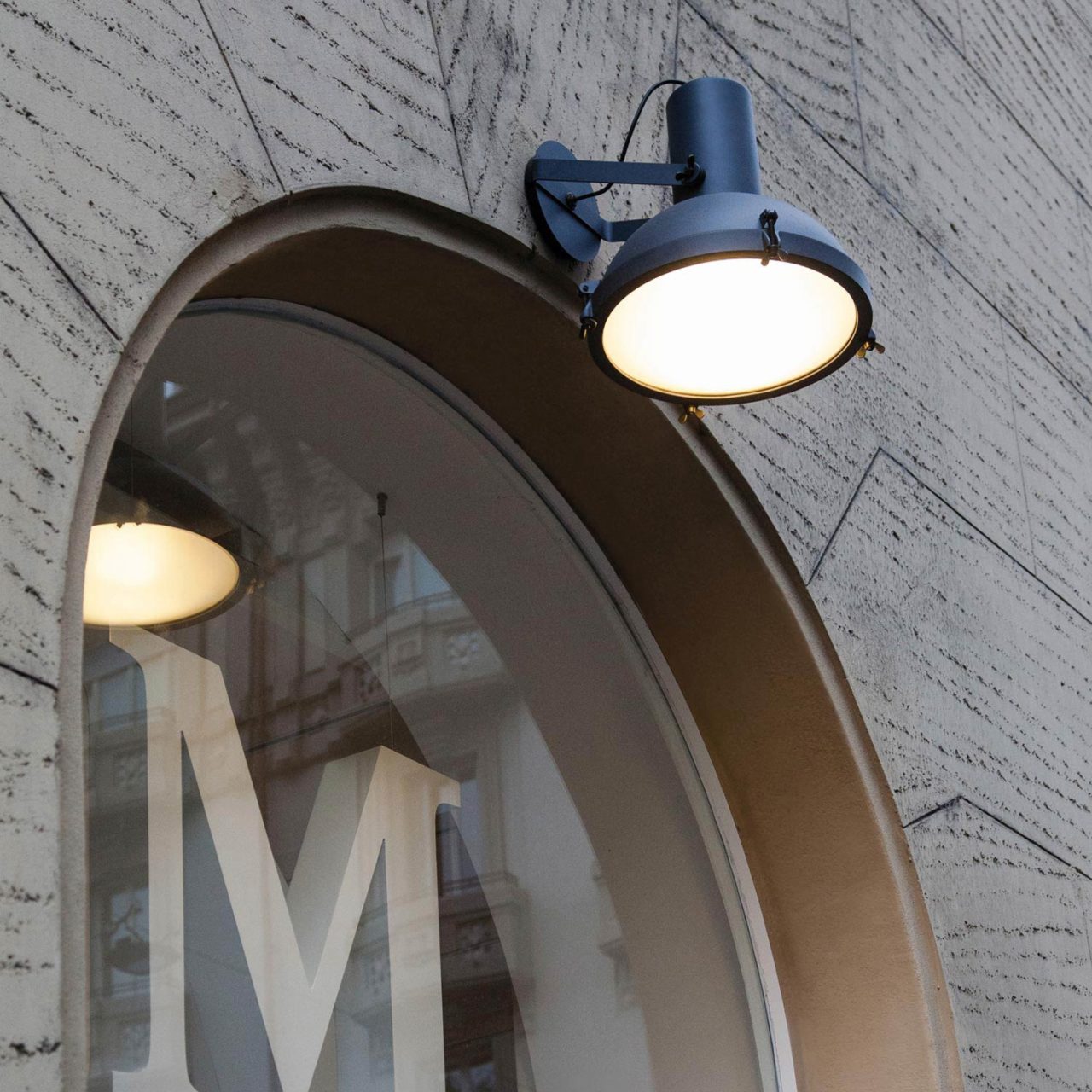 Уличный настенный светильник Projecteur 365